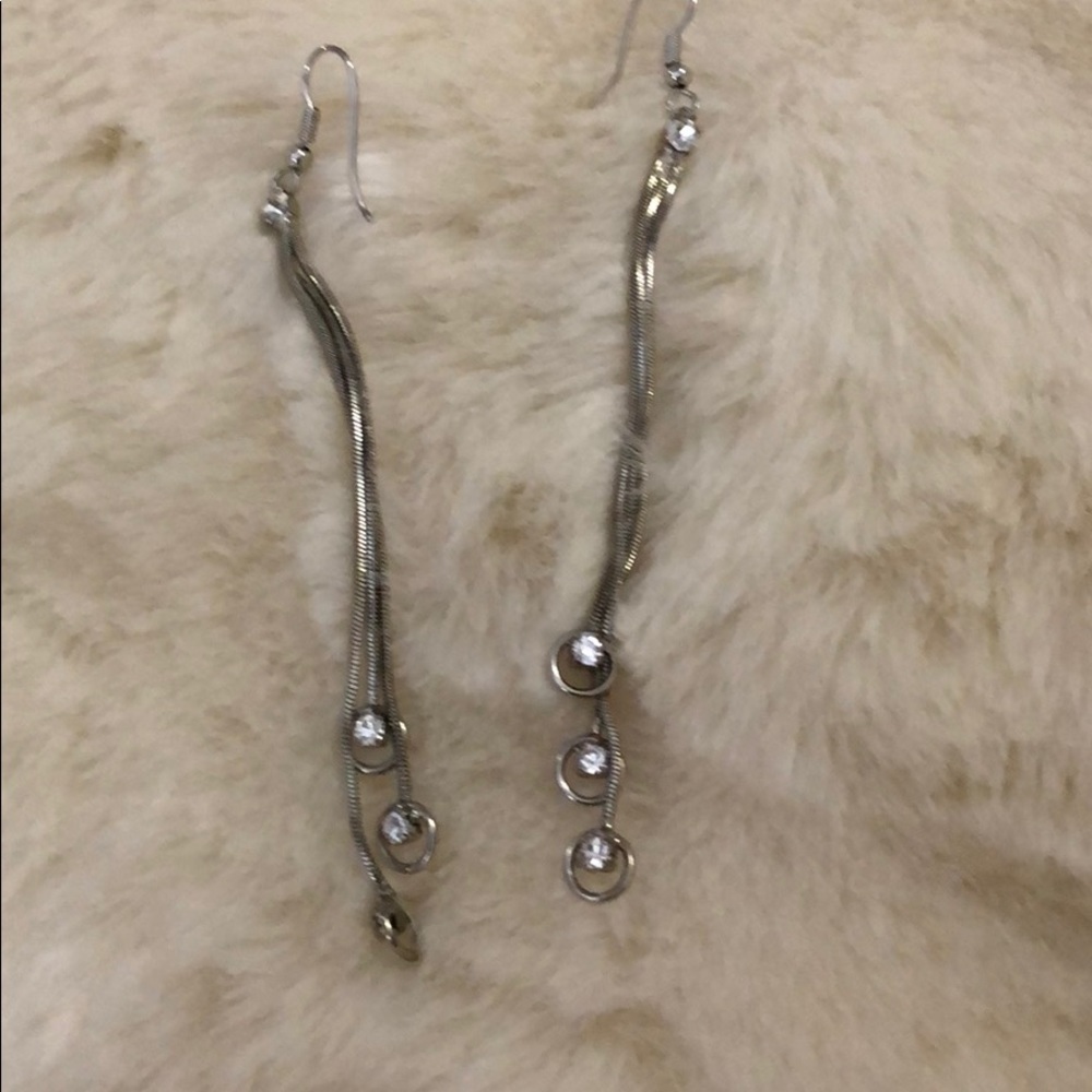 Silver dangling earring-make a bundle!